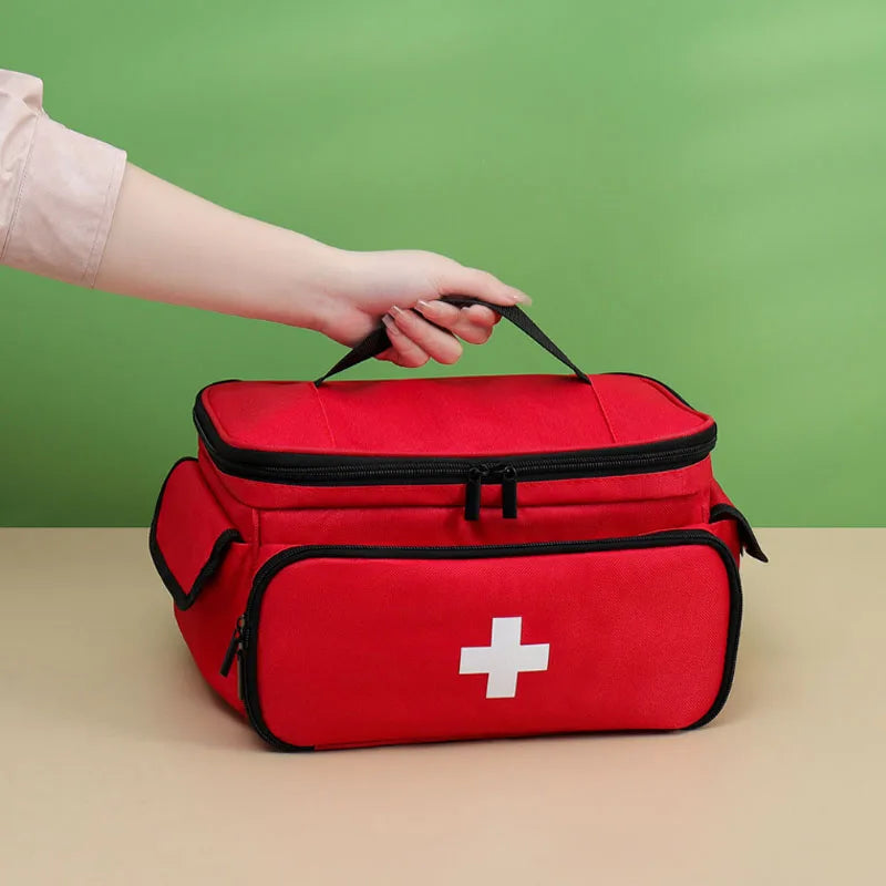 Erste-Hilfe-Tasche mit vielen Fächern